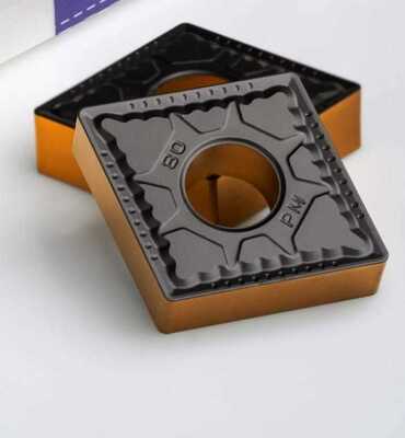 CNMG 160412 PM การใส่คาร์ไบดที่มีรูปร่างเพชร 80 ° และกณิตศาสตร์รังลบสําหรับการควบคุมชิปที่มั่นคง